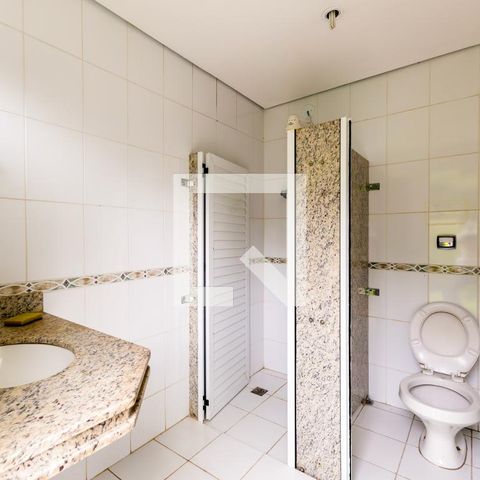 Casa à venda com 450m², 4 quartos e 4 vagas Casa à venda com 450m², 4 quartos e 4 vagasBanheiro 2 da Churrasqueira