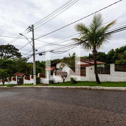 Casa à venda com 450m², 4 quartos e 4 vagas Casa à venda com 450m², 4 quartos e 4 vagasFachada