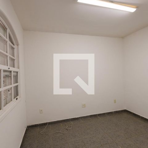 Casa à venda com 450m², 4 quartos e 4 vagas Casa à venda com 450m², 4 quartos e 4 vagasQuarto da Área de Serviço