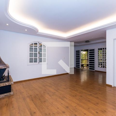 Casa à venda com 450m², 4 quartos e 4 vagas Casa à venda com 450m², 4 quartos e 4 vagasSala