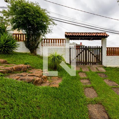 Casa à venda com 450m², 4 quartos e 4 vagas Casa à venda com 450m², 4 quartos e 4 vagasFachada