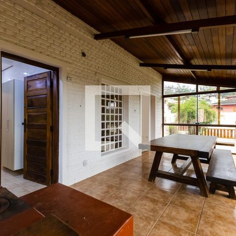 Casa à venda com 450m², 4 quartos e 4 vagas Casa à venda com 450m², 4 quartos e 4 vagasSala de Jantar