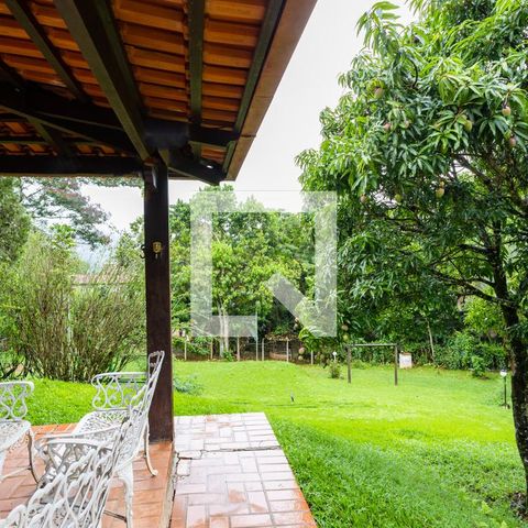 Casa à venda com 450m², 4 quartos e 4 vagas Casa à venda com 450m², 4 quartos e 4 vagasJardim