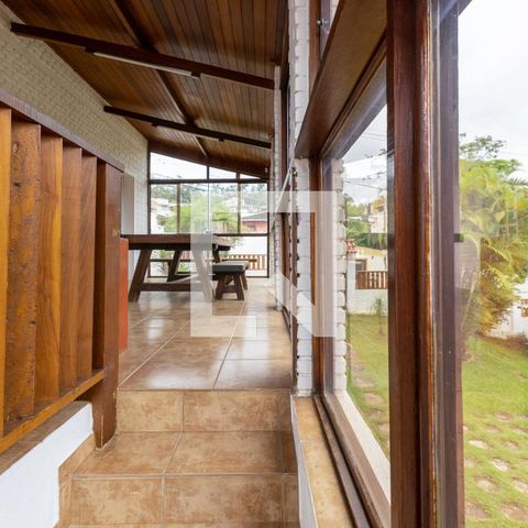 Casa à venda com 450m², 4 quartos e 4 vagas Casa à venda com 450m², 4 quartos e 4 vagasSala de Jantar