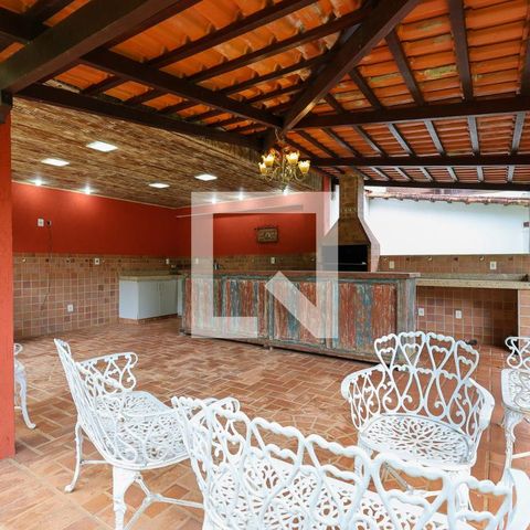 Casa à venda com 450m², 4 quartos e 4 vagas Casa à venda com 450m², 4 quartos e 4 vagasChurrasqueira