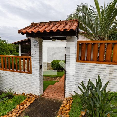 Casa à venda com 450m², 4 quartos e 4 vagas Casa à venda com 450m², 4 quartos e 4 vagasFachada