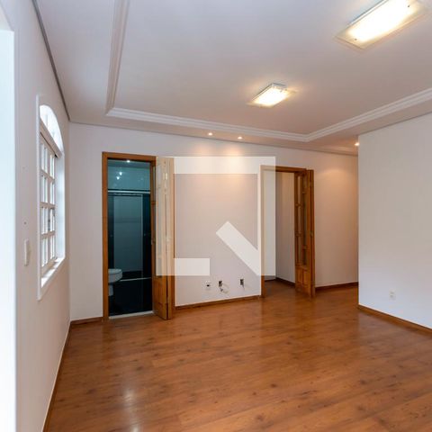 Casa à venda com 450m², 4 quartos e 4 vagas Casa à venda com 450m², 4 quartos e 4 vagasSuíte 2