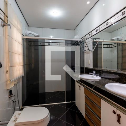 Casa à venda com 450m², 4 quartos e 4 vagas Casa à venda com 450m², 4 quartos e 4 vagasBanheiro da Suíte 2