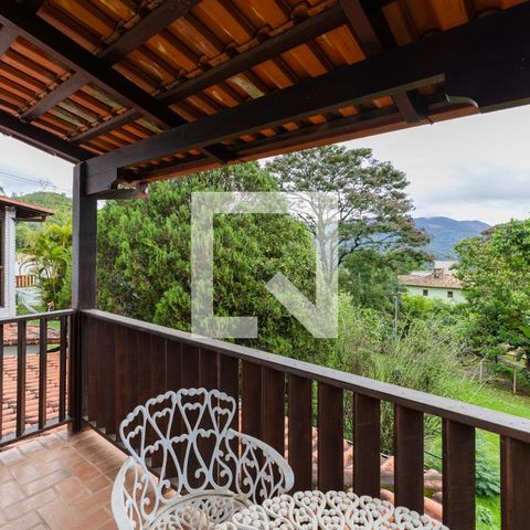 Casa à venda com 450m², 4 quartos e 4 vagas Casa à venda com 450m², 4 quartos e 4 vagasVaranda da Suíte 2