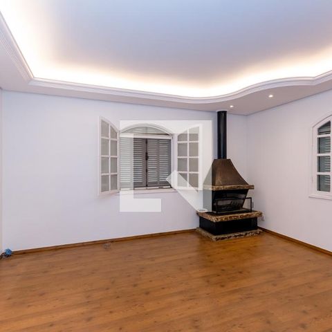 Casa à venda com 450m², 4 quartos e 4 vagas Casa à venda com 450m², 4 quartos e 4 vagasSala