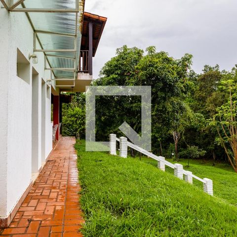 Casa à venda com 450m², 4 quartos e 4 vagas Casa à venda com 450m², 4 quartos e 4 vagasJardim