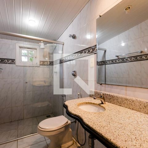 Casa à venda com 450m², 4 quartos e 4 vagas Casa à venda com 450m², 4 quartos e 4 vagasBanheiro da Área de Serviço