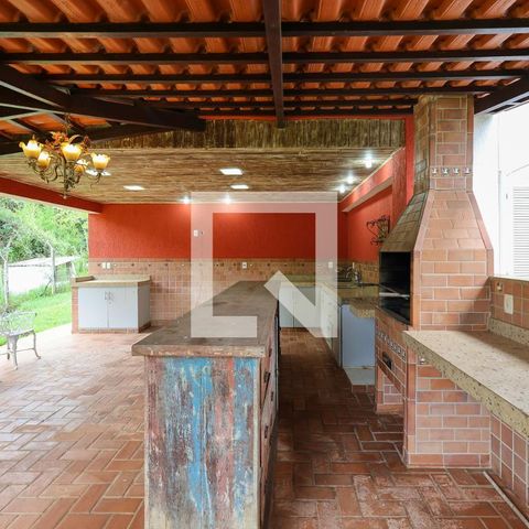 Casa à venda com 450m², 4 quartos e 4 vagas Casa à venda com 450m², 4 quartos e 4 vagasChurrasqueira