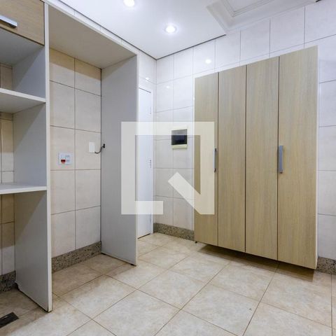 Casa à venda com 450m², 4 quartos e 4 vagas Casa à venda com 450m², 4 quartos e 4 vagasCozinha