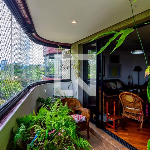 Apartamento à venda com 202m², 4 quartos e 3 vagas Apartamento à venda com 202m², 4 quartos e 3 vagasVaranda