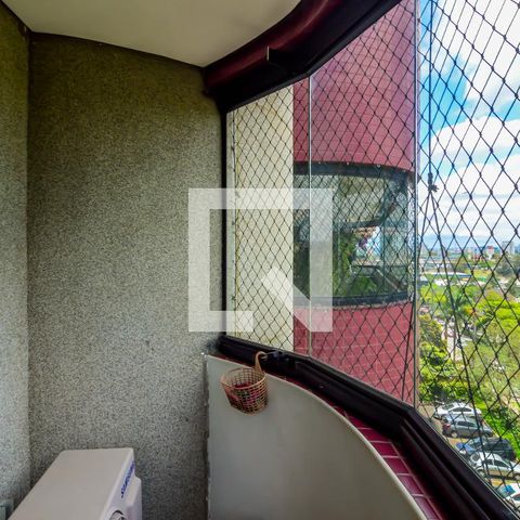 Apartamento à venda com 202m², 4 quartos e 3 vagas Apartamento à venda com 202m², 4 quartos e 3 vagasSuíte 2-Sacada
