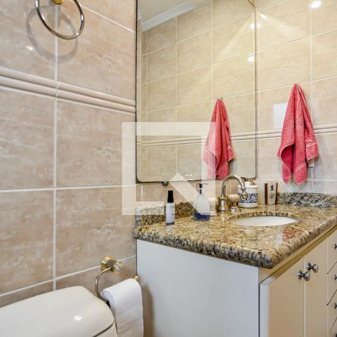 Apartamento à venda com 202m², 4 quartos e 3 vagas Apartamento à venda com 202m², 4 quartos e 3 vagasBanheiro da Suíte 1
