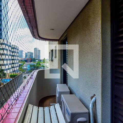 Apartamento à venda com 202m², 4 quartos e 3 vagas Apartamento à venda com 202m², 4 quartos e 3 vagasSuíte 1-Sacada