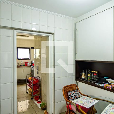 Apartamento à venda com 202m², 4 quartos e 3 vagas Apartamento à venda com 202m², 4 quartos e 3 vagasCopa