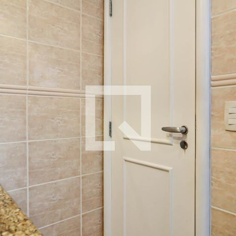 Apartamento à venda com 202m², 4 quartos e 3 vagas Apartamento à venda com 202m², 4 quartos e 3 vagasBanheiro da Suíte 1