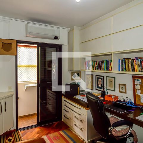 Apartamento à venda com 202m², 4 quartos e 3 vagas Apartamento à venda com 202m², 4 quartos e 3 vagasQuarto 2