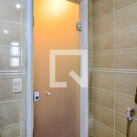Apartamento à venda com 202m², 4 quartos e 3 vagas Apartamento à venda com 202m², 4 quartos e 3 vagasBanheiro da Suíte 2