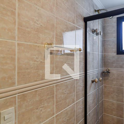 Apartamento à venda com 202m², 4 quartos e 3 vagas Apartamento à venda com 202m², 4 quartos e 3 vagasBanheiro da Suíte 1