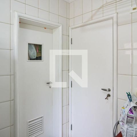 Apartamento à venda com 202m², 4 quartos e 3 vagas Apartamento à venda com 202m², 4 quartos e 3 vagasÁrea de Serviço