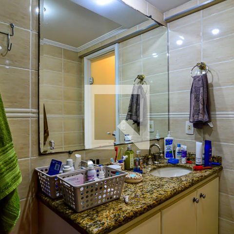 Apartamento à venda com 202m², 4 quartos e 3 vagas Apartamento à venda com 202m², 4 quartos e 3 vagasBanheiro da Suíte 2
