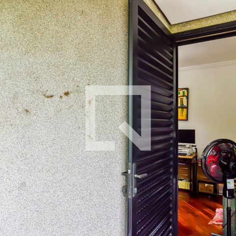 Apartamento à venda com 202m², 4 quartos e 3 vagas Apartamento à venda com 202m², 4 quartos e 3 vagasQuarto 1-Sacada