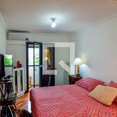 Apartamento à venda com 202m², 4 quartos e 3 vagas Apartamento à venda com 202m², 4 quartos e 3 vagasSuíte 2