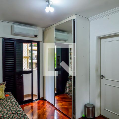 Apartamento à venda com 202m², 4 quartos e 3 vagas Apartamento à venda com 202m², 4 quartos e 3 vagasSuíte 1