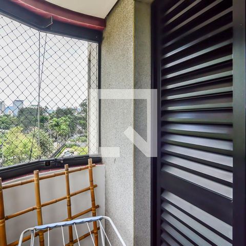 Apartamento à venda com 202m², 4 quartos e 3 vagas Apartamento à venda com 202m², 4 quartos e 3 vagasSuíte 2-Sacada