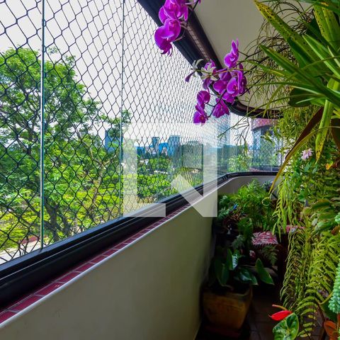Apartamento à venda com 202m², 4 quartos e 3 vagas Apartamento à venda com 202m², 4 quartos e 3 vagasVaranda