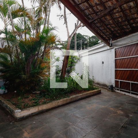 Casa à venda com 390m², 3 quartos e 2 vagas Casa à venda com 390m², 3 quartos e 2 vagasGaragem
