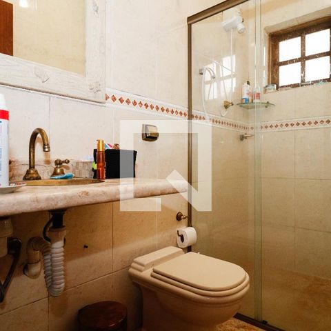 Casa à venda com 390m², 3 quartos e 2 vagas Casa à venda com 390m², 3 quartos e 2 vagasBanheiro