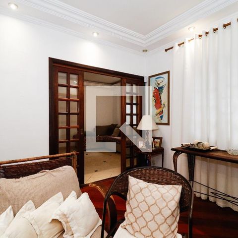 Casa à venda com 390m², 3 quartos e 2 vagas Casa à venda com 390m², 3 quartos e 2 vagasSala