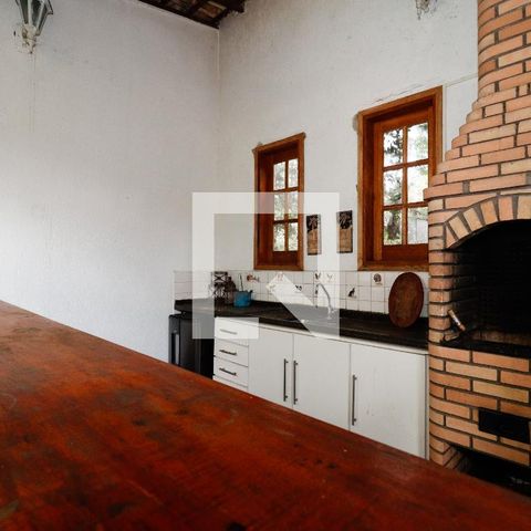 Casa à venda com 390m², 3 quartos e 2 vagas Casa à venda com 390m², 3 quartos e 2 vagasÁrea externa
