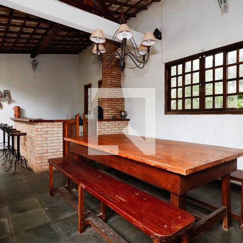 Casa à venda com 390m², 3 quartos e 2 vagas Casa à venda com 390m², 3 quartos e 2 vagasÁrea externa