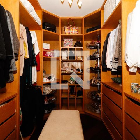 Casa à venda com 390m², 3 quartos e 2 vagas Casa à venda com 390m², 3 quartos e 2 vagasCloset da suíte 1
