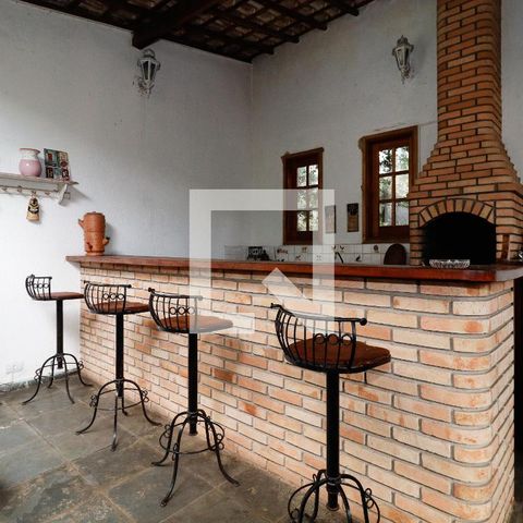 Casa à venda com 390m², 3 quartos e 2 vagas Casa à venda com 390m², 3 quartos e 2 vagasÁrea externa