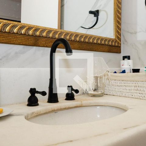 Casa à venda com 390m², 3 quartos e 2 vagas Casa à venda com 390m², 3 quartos e 2 vagasBanheiro da Suíte 1