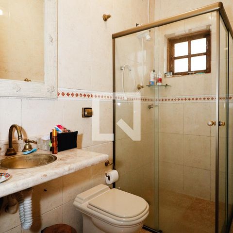 Casa à venda com 390m², 3 quartos e 2 vagas Casa à venda com 390m², 3 quartos e 2 vagasBanheiro