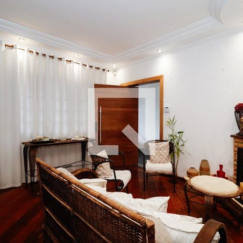 Casa à venda com 390m², 3 quartos e 2 vagas Casa à venda com 390m², 3 quartos e 2 vagasSala