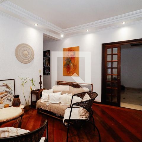 Casa à venda com 390m², 3 quartos e 2 vagas Casa à venda com 390m², 3 quartos e 2 vagasSala