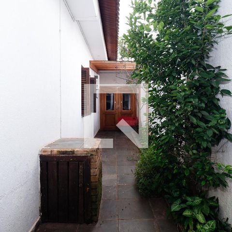 Casa à venda com 390m², 3 quartos e 2 vagas Casa à venda com 390m², 3 quartos e 2 vagasÁrea externa