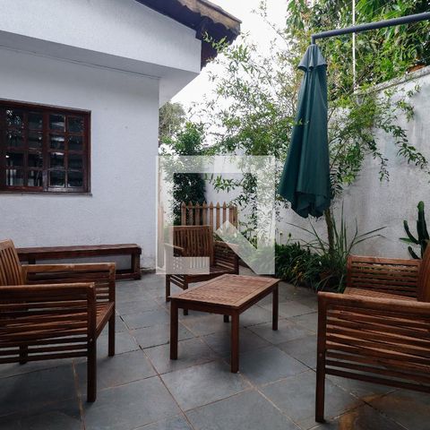 Casa à venda com 390m², 3 quartos e 2 vagas Casa à venda com 390m², 3 quartos e 2 vagasÁrea externa
