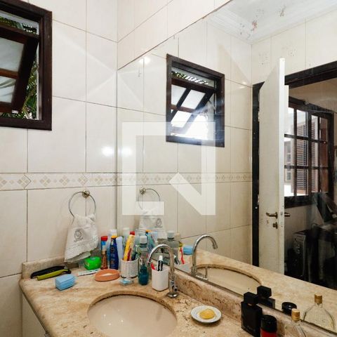 Casa à venda com 390m², 3 quartos e 2 vagas Casa à venda com 390m², 3 quartos e 2 vagasBanheiro da Suíte 2