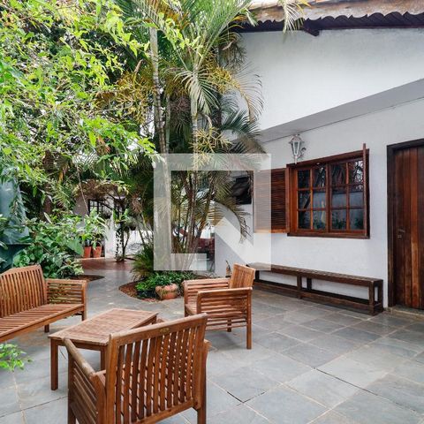 Casa à venda com 390m², 3 quartos e 2 vagas Casa à venda com 390m², 3 quartos e 2 vagasÁrea externa