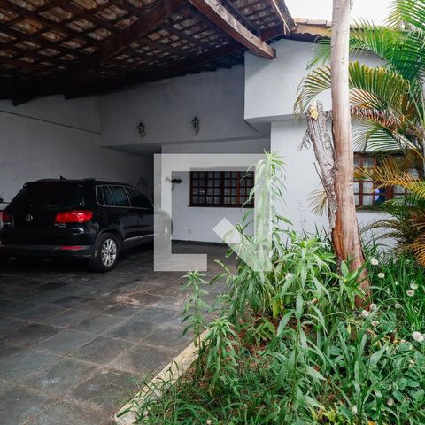 Casa à venda com 390m², 3 quartos e 2 vagas Casa à venda com 390m², 3 quartos e 2 vagasGaragem